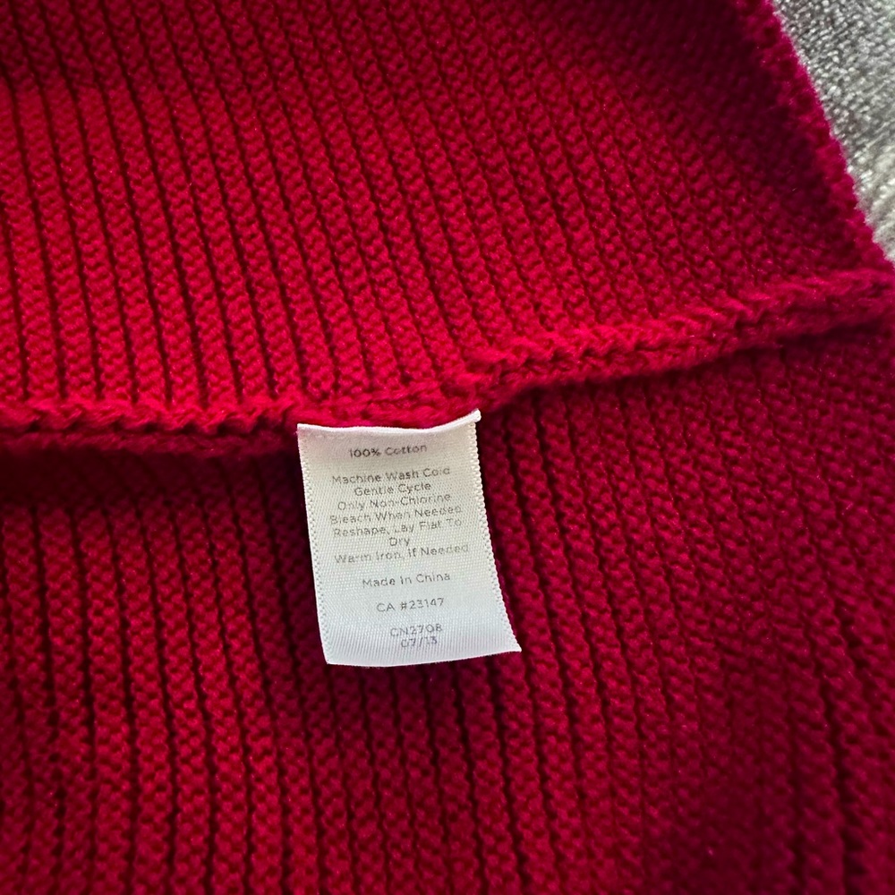 Red sweater - Picture 4 of 4